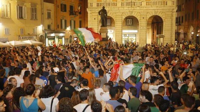La festa per l’Italia degenera in vandalismo