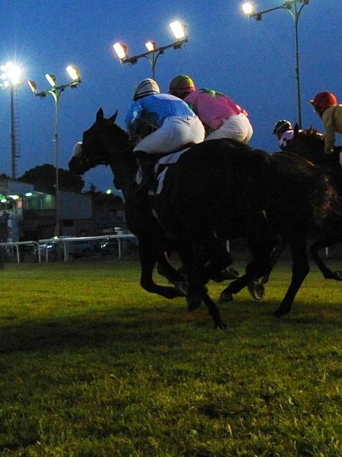 Opening day stasera al Casalone Il clou è il premio Amalfi