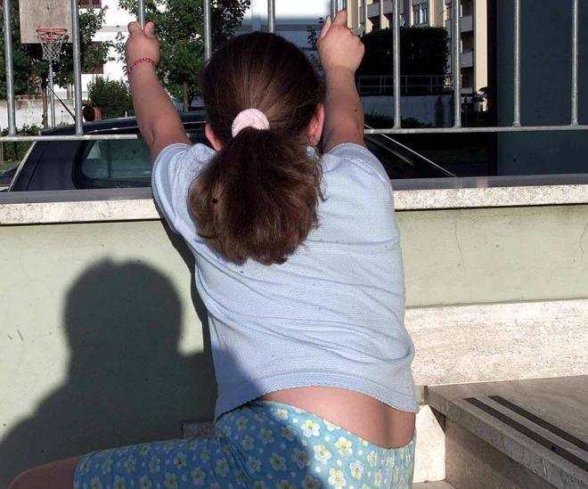Condannato il bidello Baci sulla bocca a una bimba di 8 anni 