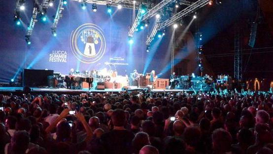 L’omaggio della rockstar: Lucca mi ha affascinato