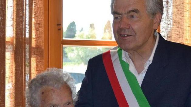 Centenaria festeggiata dal sindaco