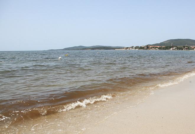 Marea gialla ad Alghero, protestano turisti e operatori 