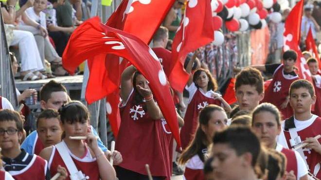 Tanti giovani sui lungarni Così rinasce la passione