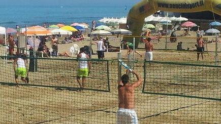 Ora il beach tennis è illuminato