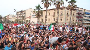 Tutti in Passeggiata, il maxischermo è pagato dai locali