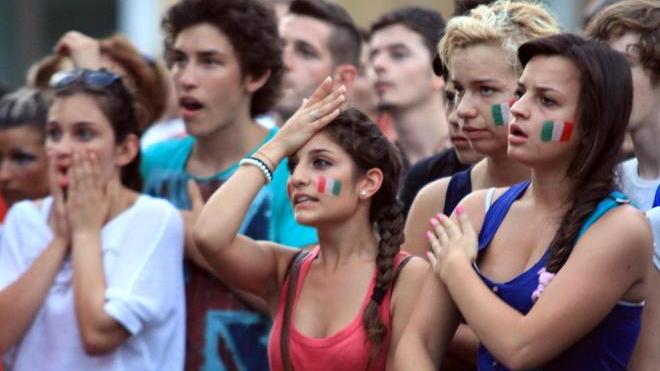 Le “furie rosse” fermano l’Italia e la festa dei tifosi