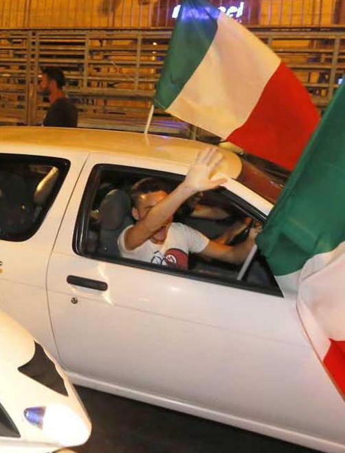 Multe ai tifosi entrati in auto in lungarno 