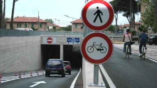 Se il sottopasso di via Forlì diventa un gabinetto