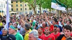 Hanno sfilato le passioni, cinquemila persone in centro
