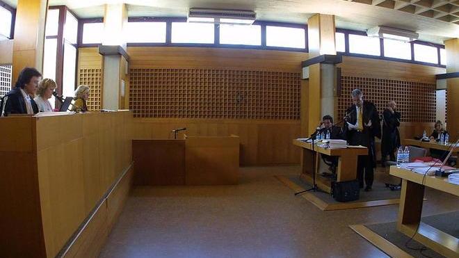 Psichiatra sotto processo per stalking e molestie