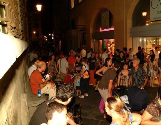 Domani al via i giovedì con lo shopping fino a mezzanotte 