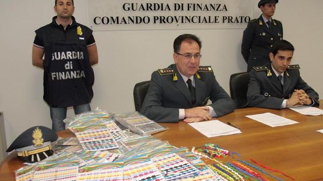 Sequestrati i falsi braccialetti Cruciani