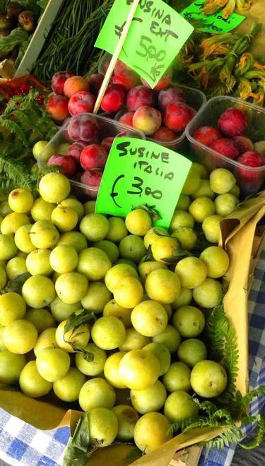 Frutta, aumenti fino al 25% in un mese 