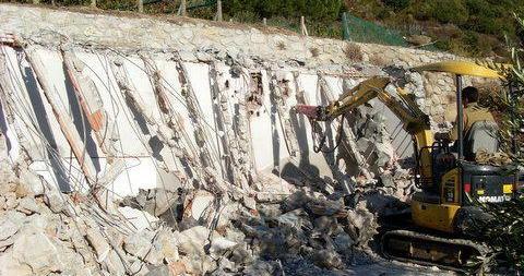 Fabbricati abusivi, il corpo forestale smaschera i furbetti 