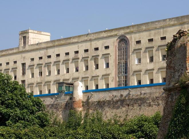 «Il carcere di Porto Azzurro non sopporterà altri detenuti» 