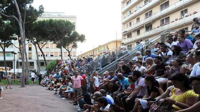Tutti insieme, ma senza festa finale