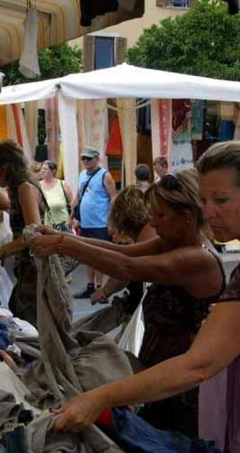 «Mercatino selvaggio, ora basta» 