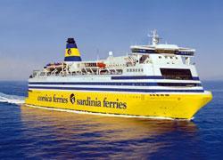 Sale sulla “Corsica Ferries” e pretende la cabina, denunciato un 55enne 