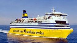 Sale sulla “Corsica Ferries” e pretende la cabina, denunciato un 55enne