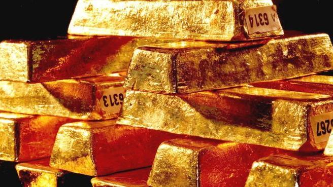 Scippano le catenine e ne fanno lingotti