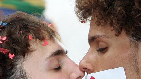 «Unioni civili subito, basta discriminazioni» Marcucci e la Granaiola (Pd) al Gay Pride