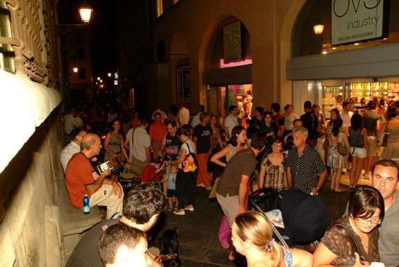 Shopping sotto le stelle, si parte domani