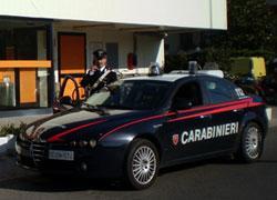Aggredisce la moglie al supermercato, arrestato 