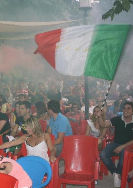 Firme contro “La Pista” Giovani sulle barricate 