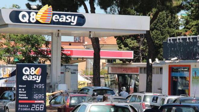 Benzinai, scoppia la guerra degli sconti