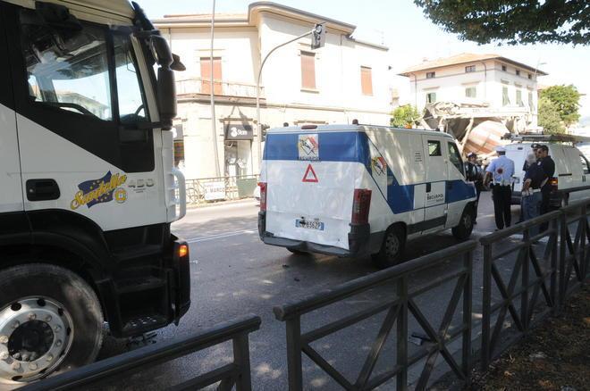 Tamponato furgone: a bordo un milione 