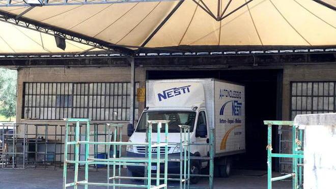 In fiamme gli uffici della Nesti autotrasporti