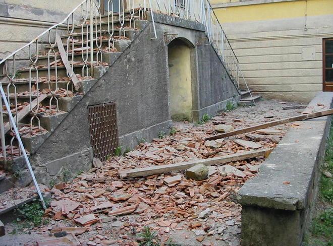 Crolla una parte del tetto del Conservatorio 