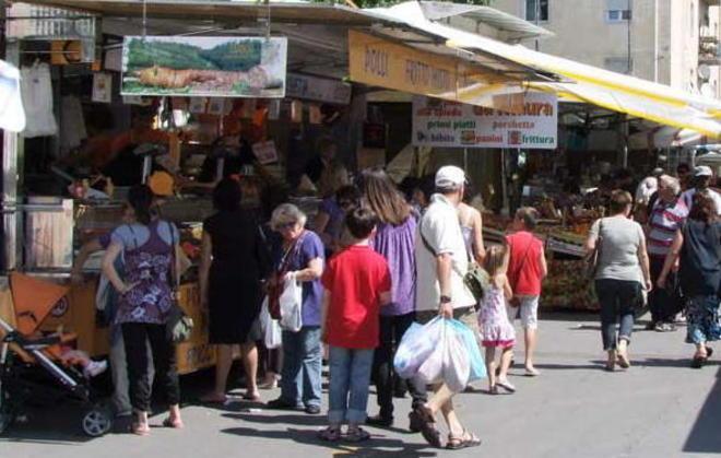 «La festa degli ambulanti resta ai Portici» 
