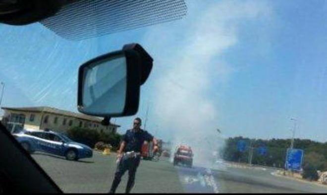 Auto distrutta da un incendio