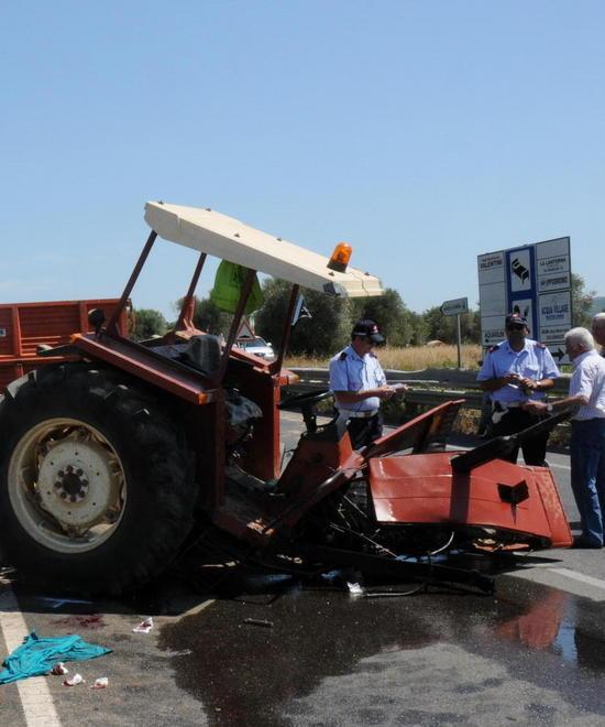 Trattore contro un Suv Grave un agricoltore 