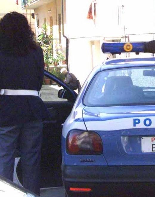 Rappresentante di preziosi rapinato in via Zanardelli 