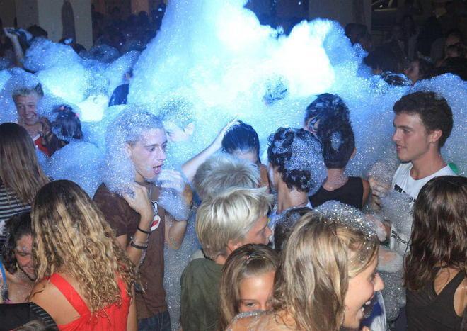 E tra amarcord e serate da discoteca l’estate è rovente 