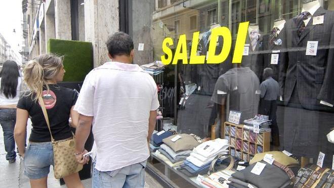 I saldi fasulli nel mirino di vigili urbani e Finanza