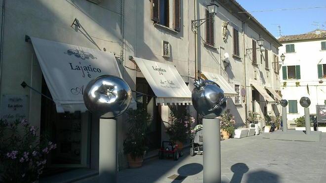 Anteprima Teatro del Silenzio Lajatico invasa dall’arte di Carta