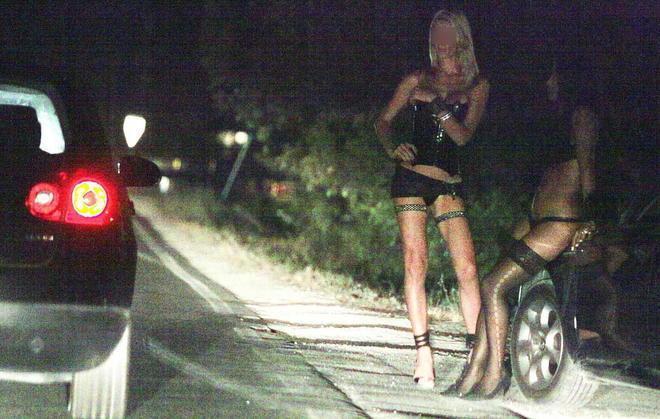 In via Traversagna trans e spaccio di droga 