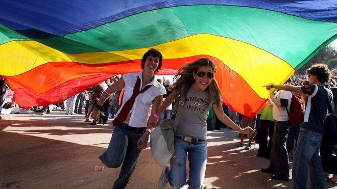 Gay Pride, oggi la sfilata sul Lungomare