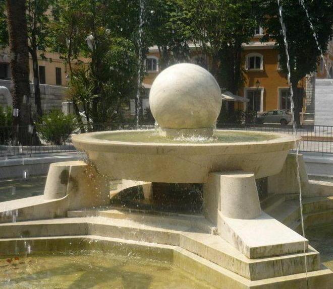 Vandali rompono un tubo e le panchine sono inagibili