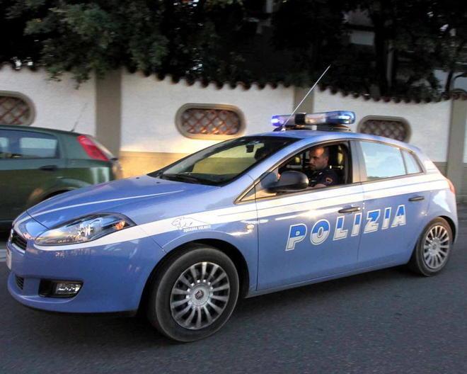 La polizia arresta due nomadi che tentavano di rubare in un appartamento del centro 