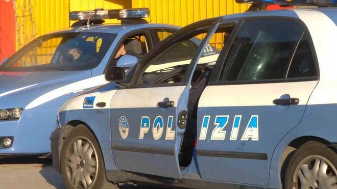 Rapinano una prostituta, presi dalla polizia
