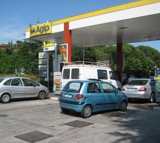 Benzina, prosegue la “guerra” degli sconti 