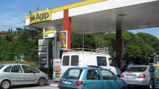 Benzina, prosegue la “guerra” degli sconti
