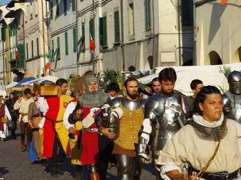 Cascina nel Medio Evo Oggi la sfida del Palio 