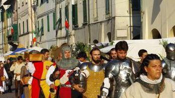 Cascina nel Medio Evo Oggi la sfida del Palio