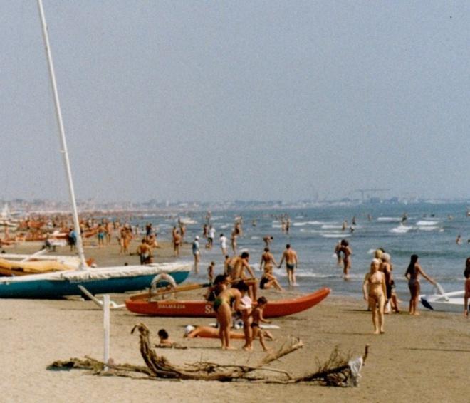 Controlli in spiaggia per la musica alta