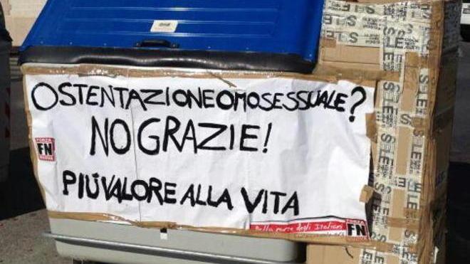 Solo uno striscione di Forza Nuova lungo il percorso